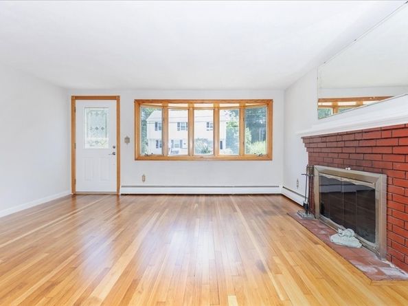 35 Rindone St, Holbrook MA 02343
