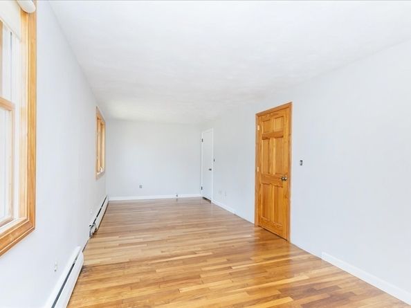 35 Rindone St, Holbrook MA 02343