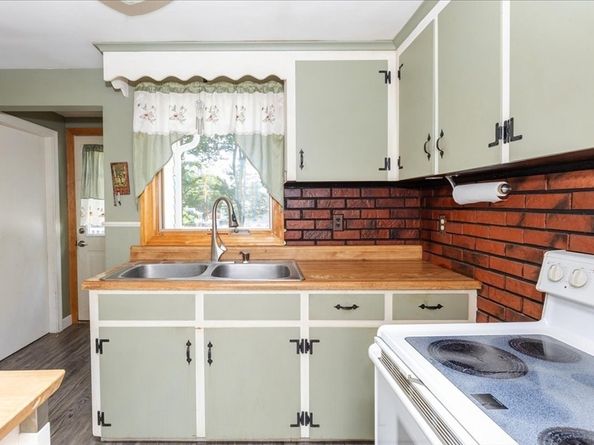 35 Rindone St, Holbrook MA 02343