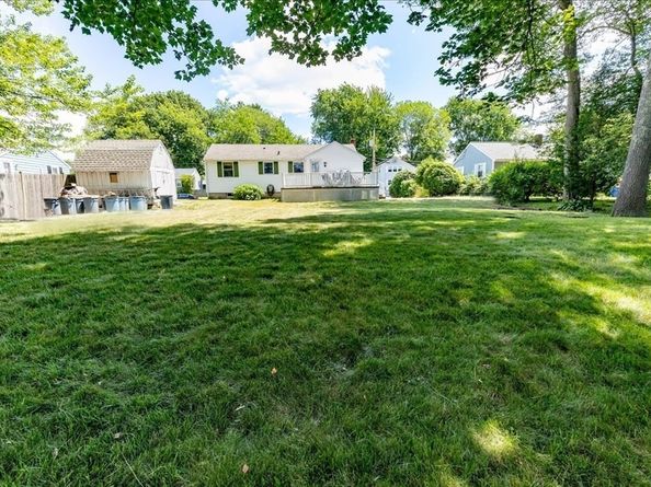 35 Rindone St, Holbrook MA 02343
