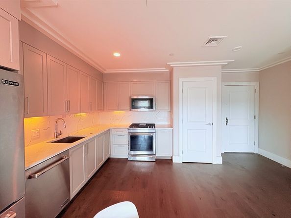 214 Market St 405, Boston MA 02135
