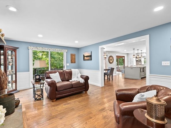76 Union St, Hanson MA 02341