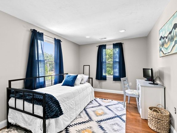 76 Union St, Hanson MA 02341