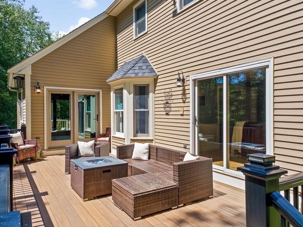 76 Union St, Hanson MA 02341