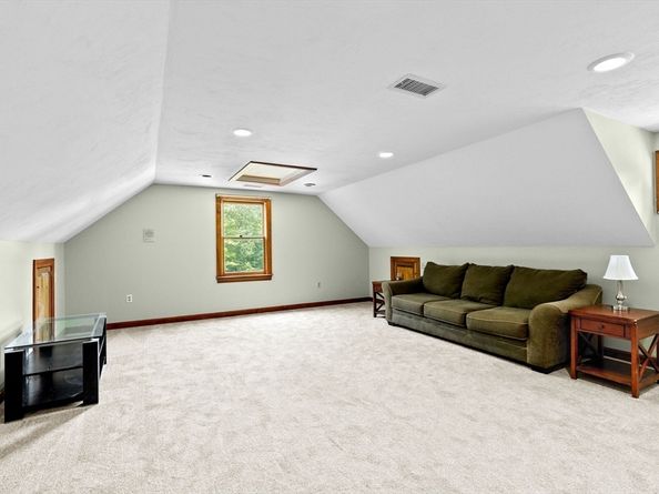 76 Union St, Hanson MA 02341