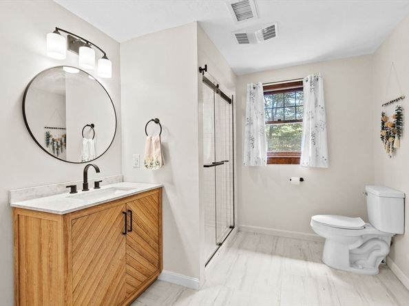 76 Union St, Hanson MA 02341