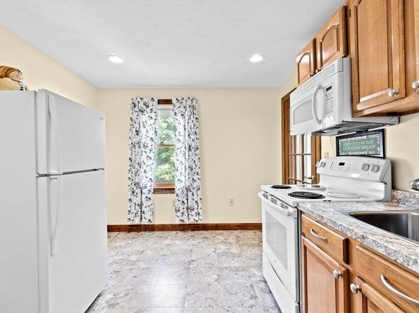 76 Union St, Hanson MA 02341