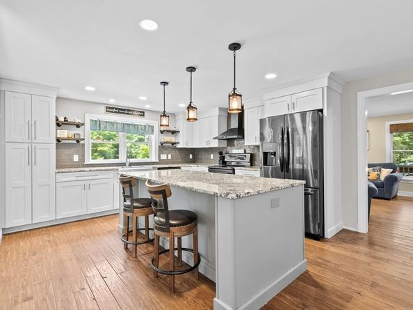 76 Union St, Hanson MA 02341