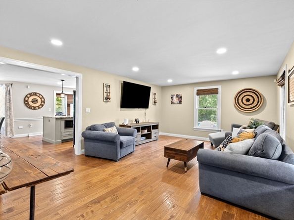 76 Union St, Hanson MA 02341
