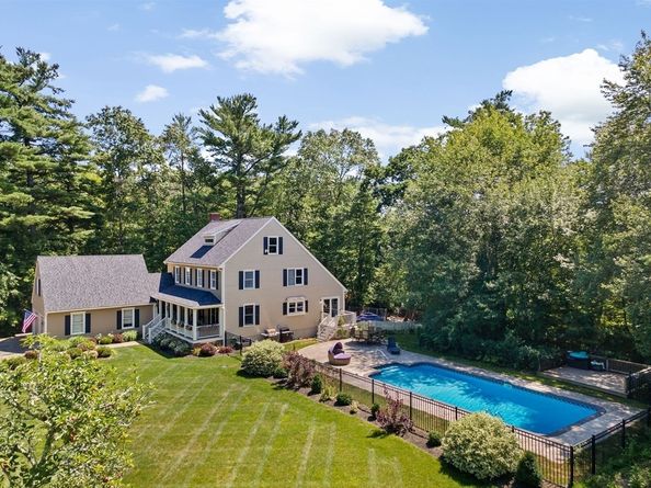 76 Union St, Hanson MA 02341