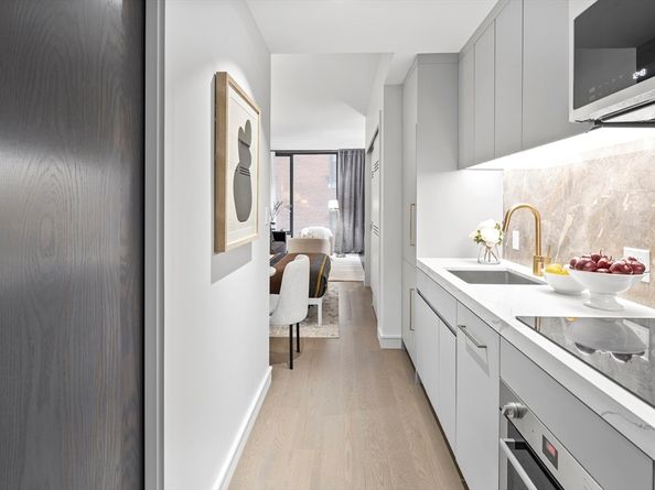 55 Lagrange St 1006, Boston MA 02116