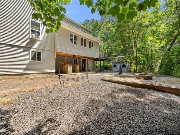 43 Outlook Rd, Billerica MA 01862
