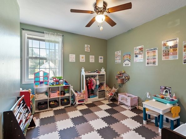 14 Hyde Park St, Winchendon MA 01475