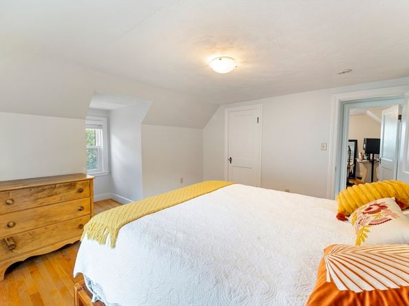 11 Gifford Dr, Worcester MA 01606
