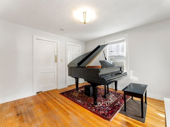 11 Gifford Dr, Worcester MA 01606