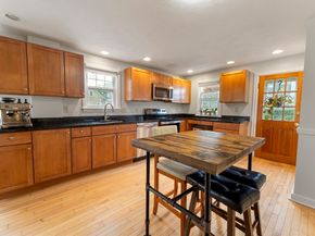 11 Gifford Dr, Worcester MA 01606
