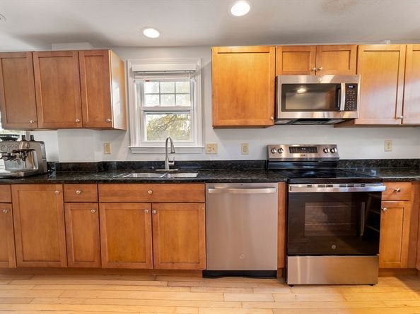 11 Gifford Dr, Worcester MA 01606