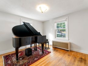 11 Gifford Dr, Worcester MA 01606