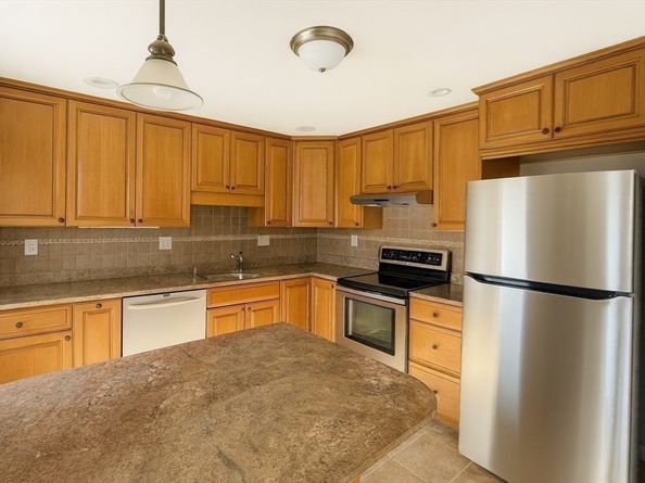 46 Union Sq 46, Randolph MA 02368