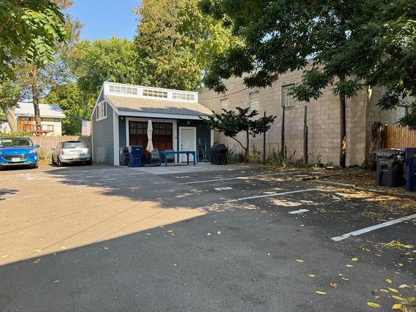 179 Rindge Ave 1, Cambridge MA 02140
