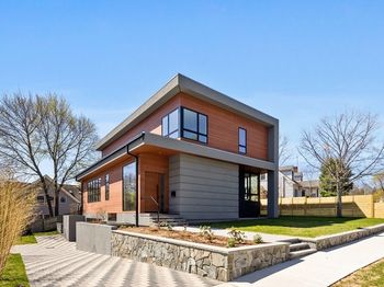 90 Auburndale Ave.