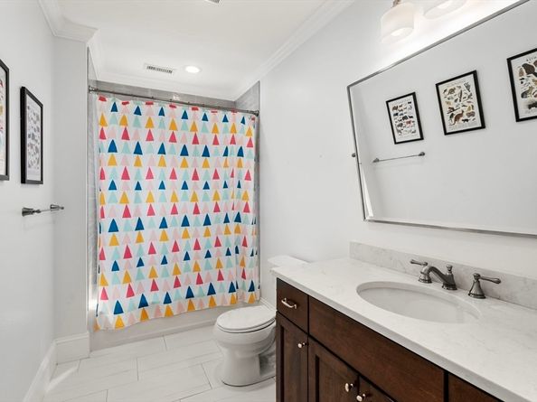 8 Normandie Rd, Dover MA 02030