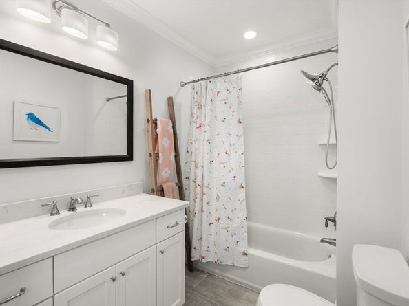 8 Normandie Rd, Dover MA 02030