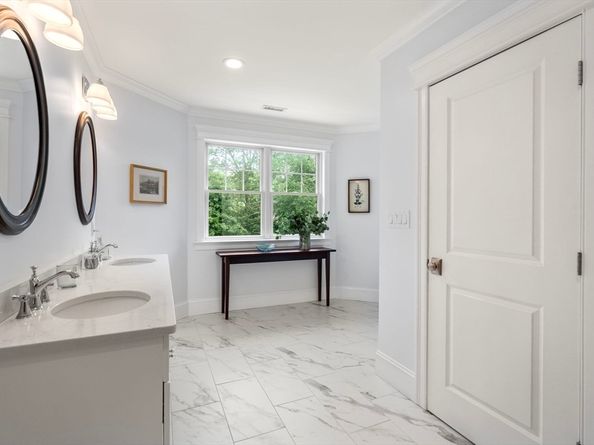 8 Normandie Rd, Dover MA 02030