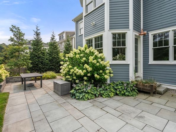 8 Normandie Rd, Dover MA 02030