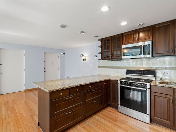 6 Juniper St 16, Brookline MA 02445