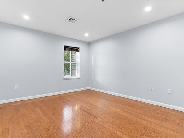 30 Franklin St 105, Malden MA 02148