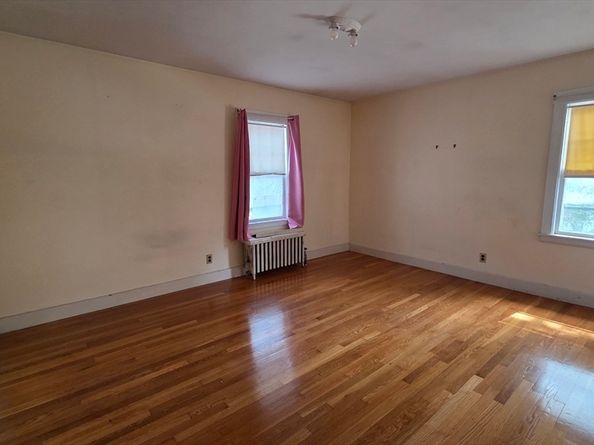 33 Carlisle St, Worcester MA 01602