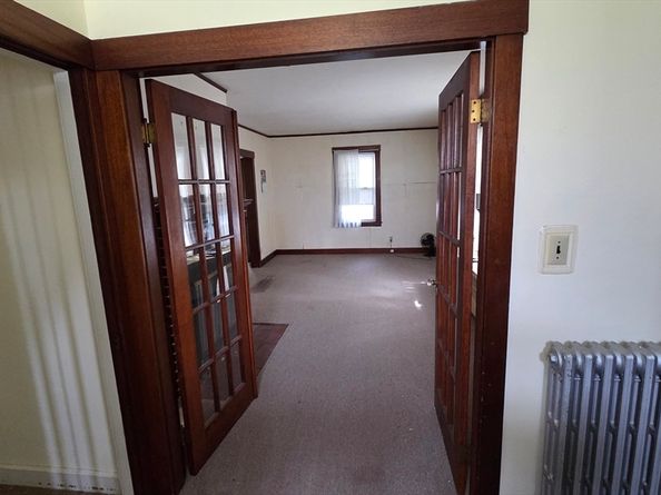 33 Carlisle St, Worcester MA 01602