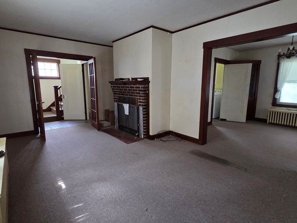 33 Carlisle St, Worcester MA 01602