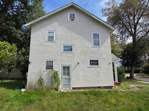 33 Carlisle St, Worcester MA 01602