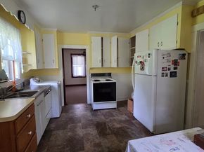 33 Carlisle St, Worcester MA 01602