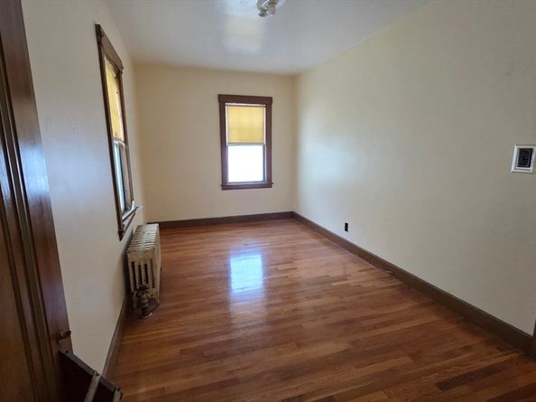 33 Carlisle St, Worcester MA 01602