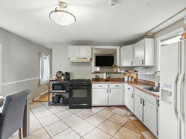 25 Union St, Leominster MA 01453