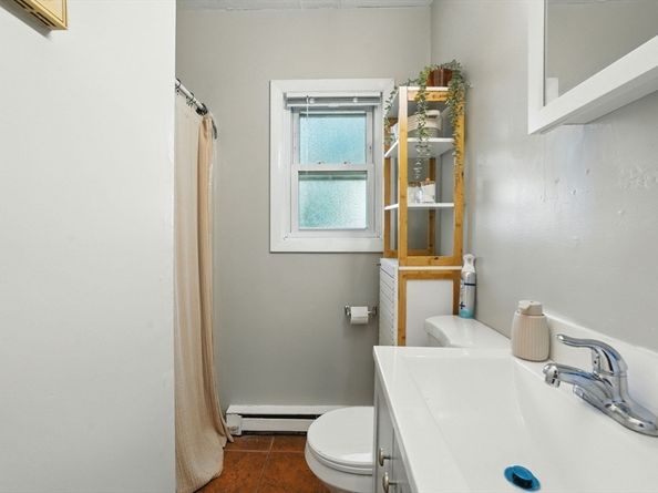 25 Union St, Leominster MA 01453