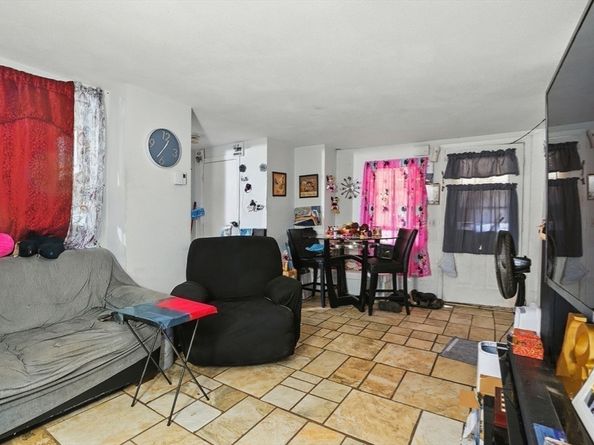 25 Union St, Leominster MA 01453