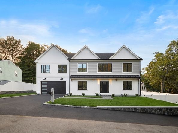 3 Frank St, Woburn MA 01801