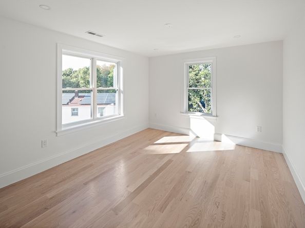 3 Frank St, Woburn MA 01801