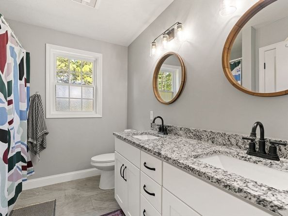 17 Pond Edge Trl, Wareham MA 02571