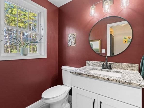 17 Pond Edge Trl, Wareham MA 02571