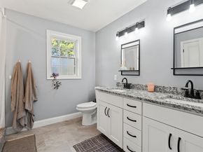 17 Pond Edge Trl, Wareham MA 02571