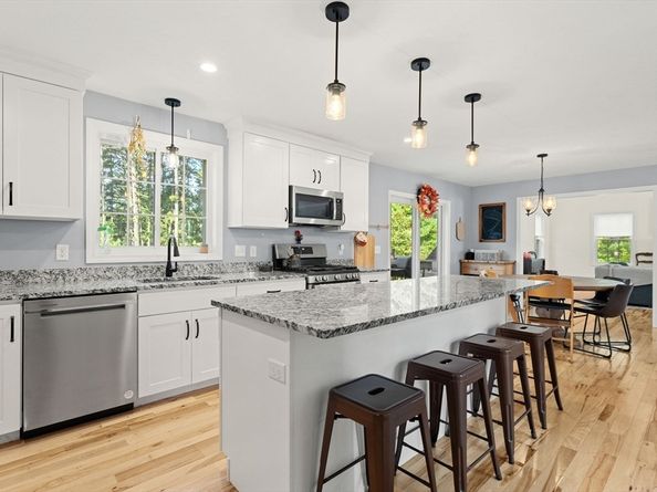 17 Pond Edge Trl, Wareham MA 02571