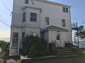 73 Grovers Ave