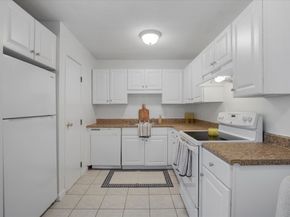 13 Chapel Hill Dr 5, Plymouth MA 02360