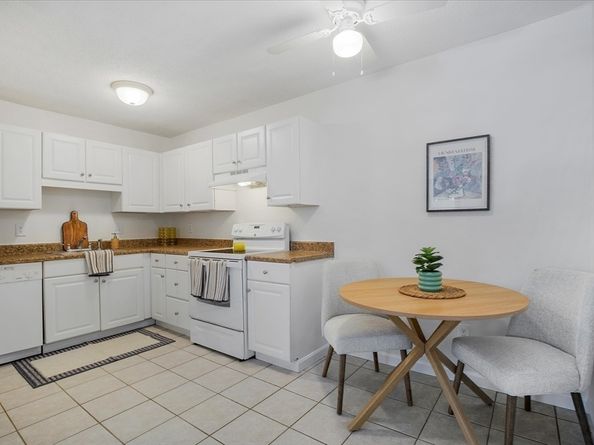 13 Chapel Hill Dr 5, Plymouth MA 02360