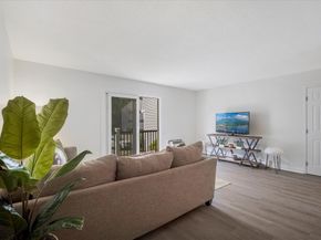 13 Chapel Hill Dr 5, Plymouth MA 02360